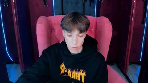 Snapshot of mark_branston chatting on November 7, 3:23 pm Mark online show from November 7, 3:23 pm