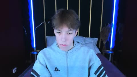 Snapshot of mark_branston chatting on November 19, 5:51 am Mark online show from November 19, 5:51 am