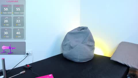 Snapshot of mark_broown_ chatting on February 23, 8:50 pm mark_broown_ online show from February 23, 8:50 pm