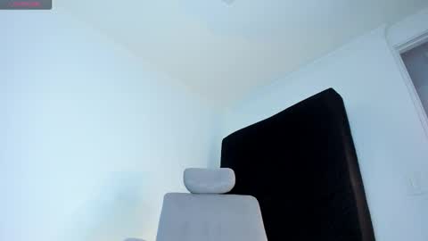 Snapshot of mark_broown_ chatting on February 24, 10:19 pm mark_broown_ online show from February 24, 10:19 pm