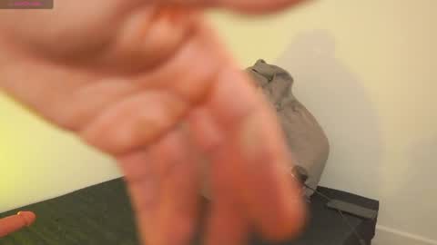 Snapshot of mark_broown_ chatting on March 31, 8:20 pm mark_broown_ online show from March 31, 8:20 pm