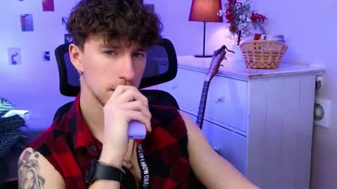 Snapshot of mark_caron chatting on March 18, 9:51 pm mark_caron online show from March 18, 9:51 pm