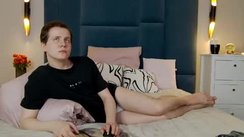 Snapshot of mark_hot_ chatting on March 24, 10:04 pm Mark online show from March 24, 10:04 pm