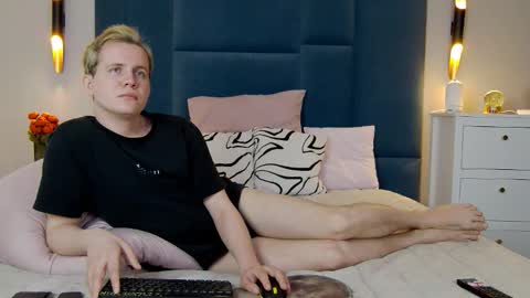 Snapshot of mark_hot_ chatting on March 26, 6:52 am Mark online show from March 26, 6:52 am