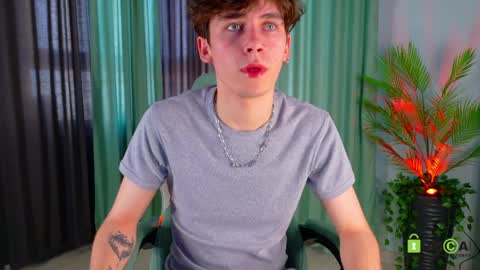 Snapshot of mark_safr chatting on April 4, 9:40 am Mark online show from April 4, 9:40 am