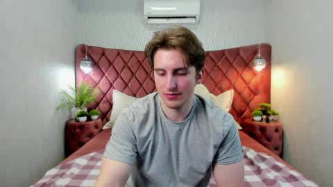 Mark online show from April 1, 8:28 pm