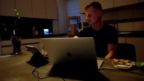 Snapshot of markcgn242649 chatting on April 5, 6:27 pm markcgn242649 online show from April 5, 6:27 pm