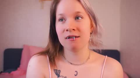 Kira and Evia online show from November 28, 7:33 am