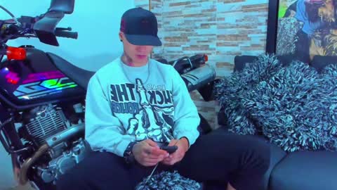 Snapshot of marko_toro__ chatting on December 5, 8:11 am Sebastian online show from December 5, 8:11 am