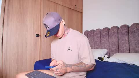 Snapshot of marko_toro__ chatting on November 12, 8:15 am Sebastian online show from November 12, 8:15 am