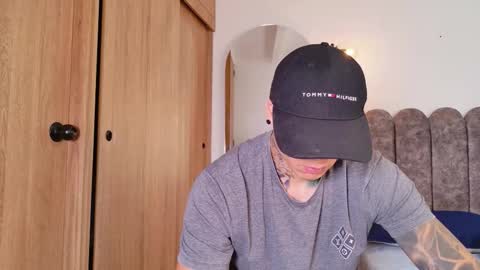 Snapshot of marko_toro__ chatting on December 14, 9:41 pm Sebastian online show from December 14, 9:41 pm