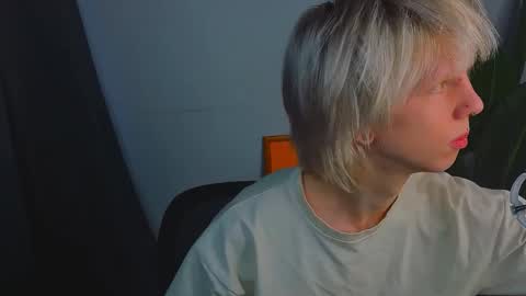 Snapshot of marksus_vasabi chatting on March 6, 2:02 pm Mark online show from March 6, 2:02 pm