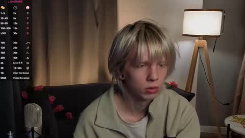 Snapshot of marksus_vasabi chatting on March 7, 9:12 pm Mark online show from March 7, 9:12 pm