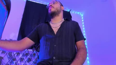 Mark  online show from November 3, 9:05 pm