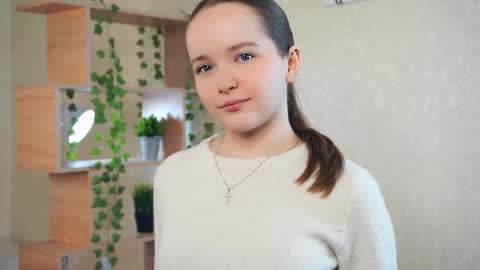 Snapshot of marlashonts chatting on March 18, 10:40 am Noa online show from March 18, 10:40 am