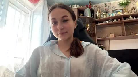 Snapshot of marlenahuit chatting on June 5, 6:42 am Lena online show from June 5, 6:42 am