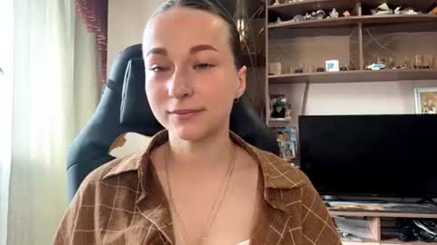 Snapshot of marlenahuit chatting on June 15, 5:09 am Lena online show from June 15, 5:09 am