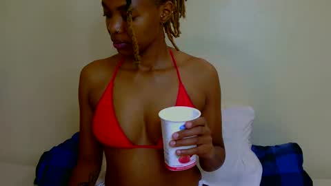 Snapshot of marly_babe chatting on March 12, 3:23 am Marly online show from March 12, 3:23 am