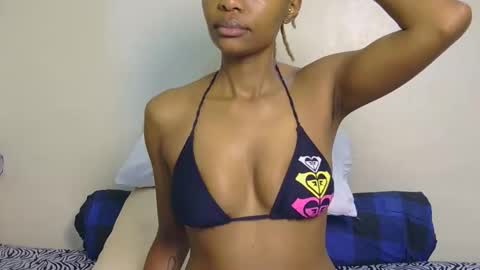 Snapshot of marly_babe chatting on March 18, 3:31 am Marly online show from March 18, 3:31 am