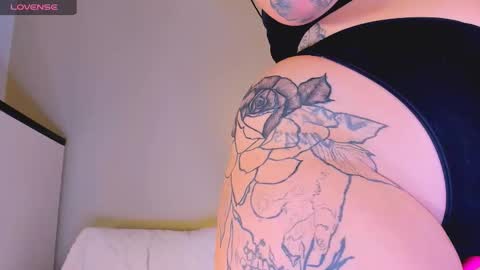 Snapshot of marrenar chatting on October 3, 4:20 am Mari online show from October 3, 4:20 am