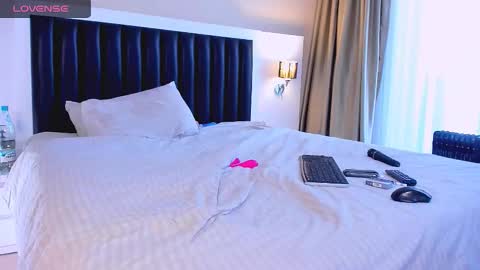 Snapshot of marrenar chatting on December 5, 6:55 am Mari online show from December 5, 6:55 am