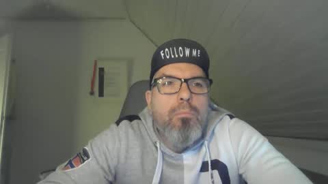 Snapshot of marriedcock1980 chatting on December 15, 7:01 am marriedcock1980 online show from December 15, 7:01 am