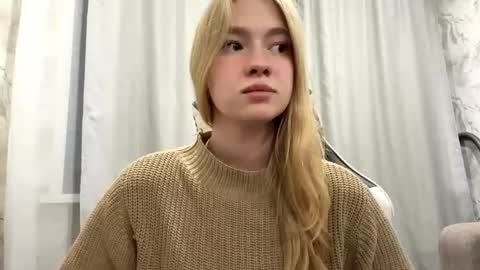 Snapshot of marryivie chatting on June 7, 6:00 pm May online show from June 7, 6:00 pm