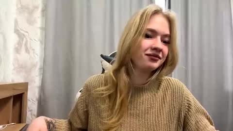 Snapshot of marryivie chatting on June 8, 2:39 pm May online show from June 8, 2:39 pm
