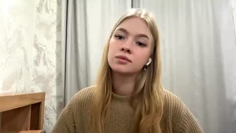 Snapshot of marryivie chatting on June 11, 6:28 pm May online show from June 11, 6:28 pm