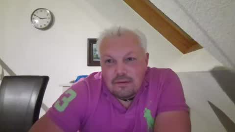 Snapshot of mars0481 chatting on June 14, 12:52 am mars0481 online show from June 14, 12:52 am