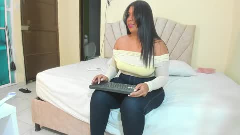 marsmith_1 online show from May 14, 3:02 am