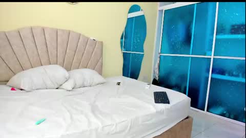 marsmith_1 online show from July 19, 5:38 pm