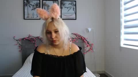 Snapshot of martela_meri chatting on June 5, 3:35 am Aiko online show from June 5, 3:35 am