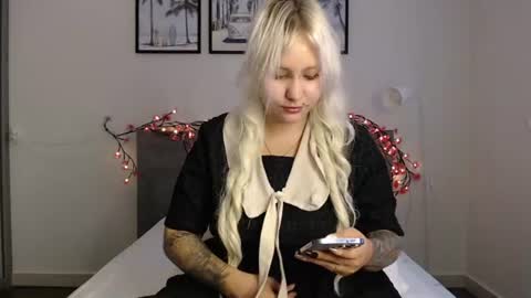 Snapshot of martela_meri chatting on June 10, 10:25 am Aiko online show from June 10, 10:25 am