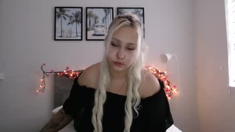 Snapshot of martela_meri chatting on June 12, 10:25 am Aiko online show from June 12, 10:25 am