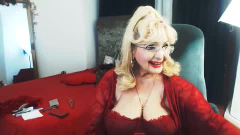 marthabrownn online show from September 12, 8:09 pm