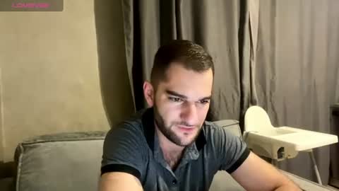 Snapshot of martin_gray_ chatting on June 12, 5:34 pm Martin online show from June 12, 5:34 pm