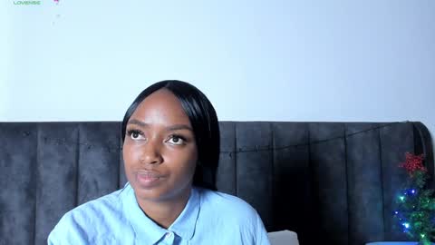 Snapshot of martina_jackson_ chatting on December 14, 8:51 pm Laura online show from December 14, 8:51 pm