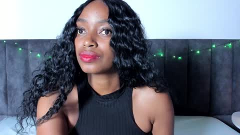 Snapshot of martina_jackson_ chatting on December 20, 6:45 pm Laura online show from December 20, 6:45 pm