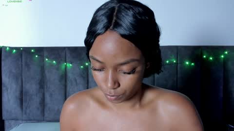 Snapshot of martina_jackson_ chatting on December 21, 8:00 pm Laura online show from December 21, 8:00 pm