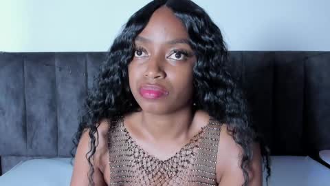 Snapshot of martina_jackson_ chatting on December 23, 12:25 am Laura online show from December 23, 12:25 am