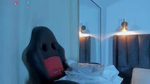 Snapshot of martina_jackson_ chatting on November 9, 7:23 pm Laura online show from November 9, 7:23 pm