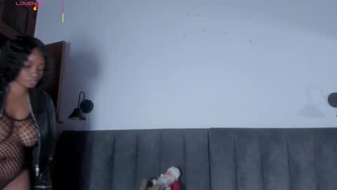 Snapshot of martina_jackson_ chatting on November 13, 8:52 pm Laura online show from November 13, 8:52 pm