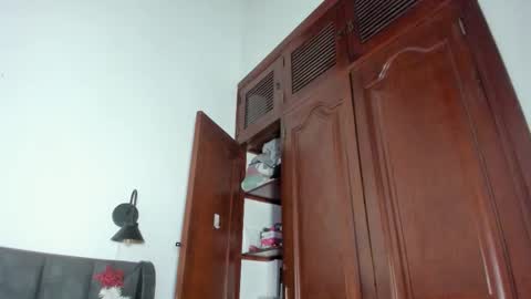 Snapshot of martina_jackson_ chatting on December 1, 7:41 pm Laura online show from December 1, 7:41 pm