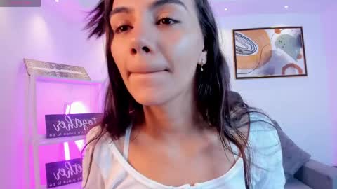 Snapshot of martina_mancinii chatting on May 13, 12:24 pm Martina online show from May 13, 12:24 pm