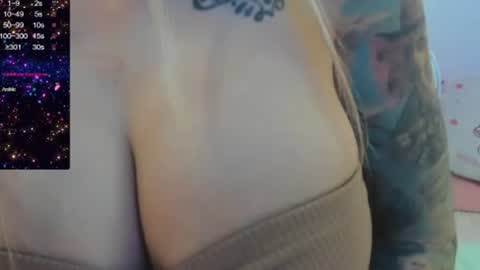 Snapshot of martina_robertss_ chatting on July 21, 8:33 pm Martina online show from July 21, 8:33 pm
