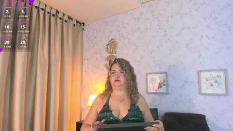 Snapshot of martinacurvy_ chatting on May 14, 11:17 am Martina Caicedo online show from May 14, 11:17 am