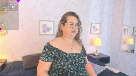 Snapshot of martinacurvy_ chatting on June 4, 10:21 am Martina Caicedo online show from June 4, 10:21 am