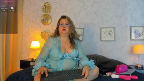 Snapshot of martinacurvy_ chatting on June 5, 10:43 am Martina Caicedo online show from June 5, 10:43 am