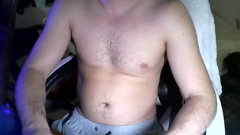 Snapshot of martingillesg chatting on March 31, 2:02 am martingillesg online show from March 31, 2:02 am